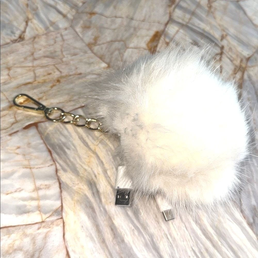 Tri-Coastal Design White Faux Fur Pom Pom Power Bank Keychain 2000mAh 514752